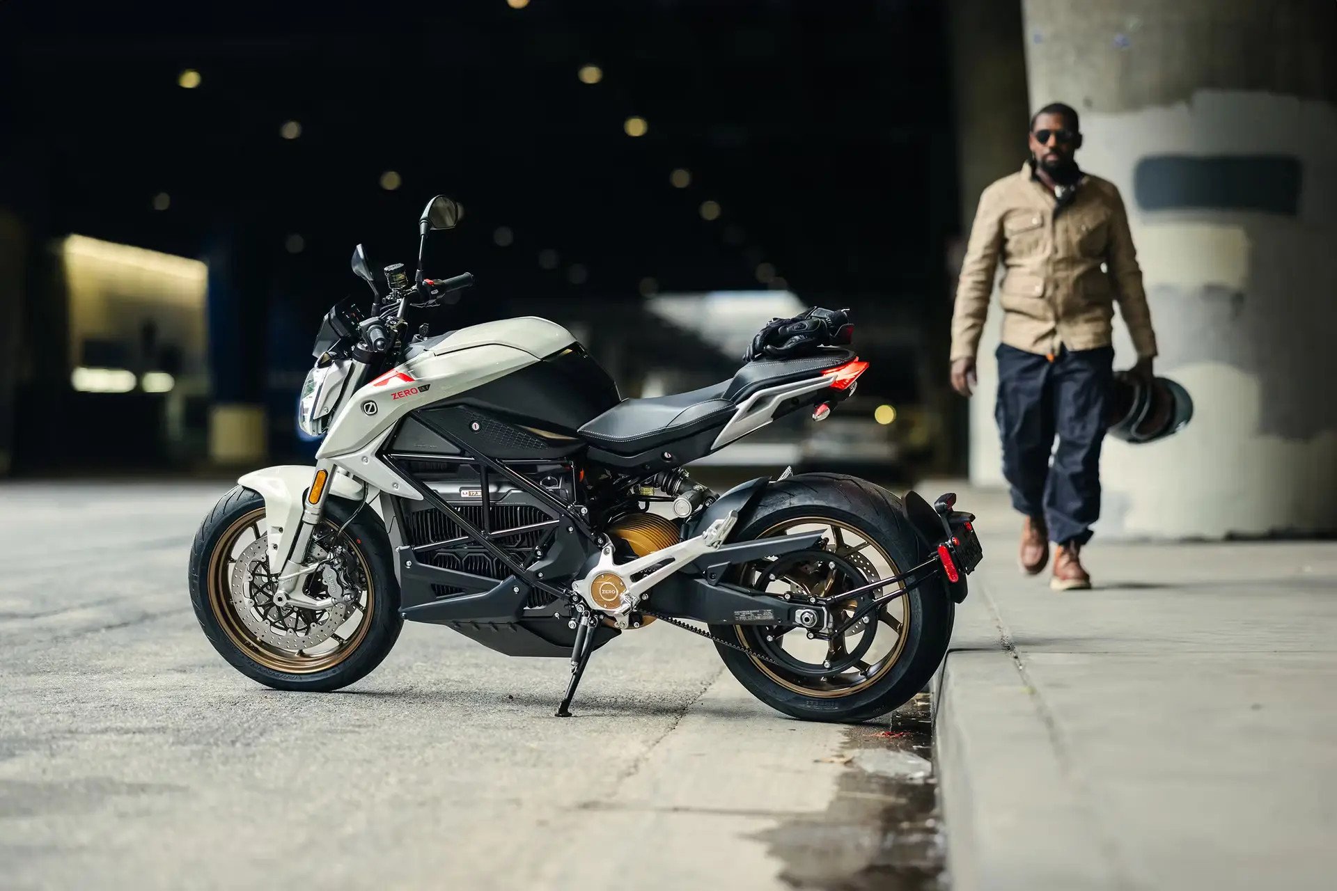25MY FST STREET SR/F EU ZF17.3 THERMAL BLACK oppure AILERON-SUNCAST