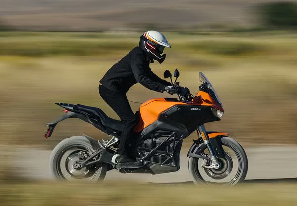 25MY FST ADV DS EU ZF14.4+ ORANGE A1